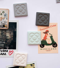 Cargar imagen en el visor de la galería, IMANES " FLOR DE BARCELONA" Set-8