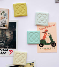 Cargar imagen en el visor de la galería, IMANES " FLOR DE BARCELONA" Set-5