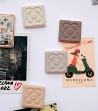 Cargar imagen en el visor de la galería, IMANES " FLOR DE BARCELONA" Set-2