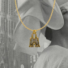 Cargar imagen en el visor de la galería, COLLAR SAGRADA FAMILIA PLATA