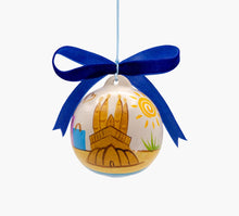 Cargar imagen en el visor de la galería, BOLA DE NAVIDAD PARA COLGAR - SAGRADA Y UN VELERO