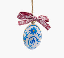 Cargar imagen en el visor de la galería, HUEVO DE MADERA PARA COLGAR - LOS MOTIVOS AZULES