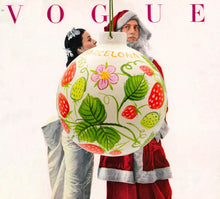 Load image into Gallery viewer, BOLA GRANDE DE NAVIDAD PARA COLGAR - FRESAS