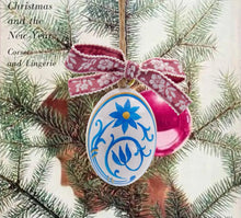 Load image into Gallery viewer, HUEVO DE MADERA PARA COLGAR - LOS MOTIVOS AZULES