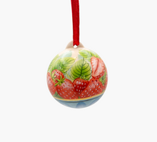 Cargar imagen en el visor de la galería, BOLA DE NAVIDAD PARA COLGAR - FRESAS EN UN PLATO