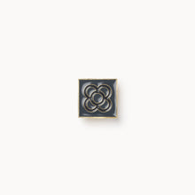 Cargar imagen en el visor de la galería, PIN ESMALTADO - PANOT DE FLOR
