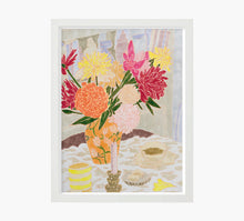 Load image into Gallery viewer, Piones rosas en una garra de una mesa 